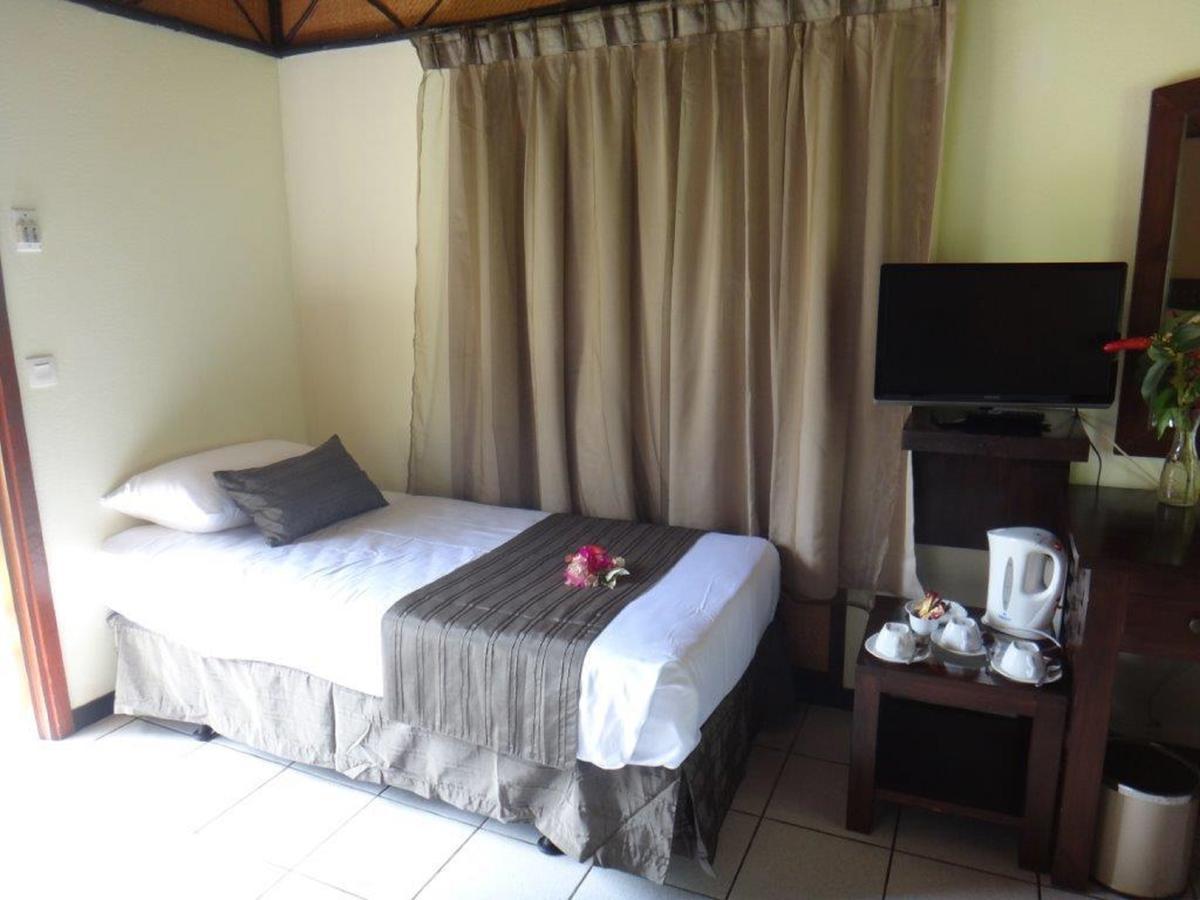 Hotel Nengone Village Mare Extérieur photo